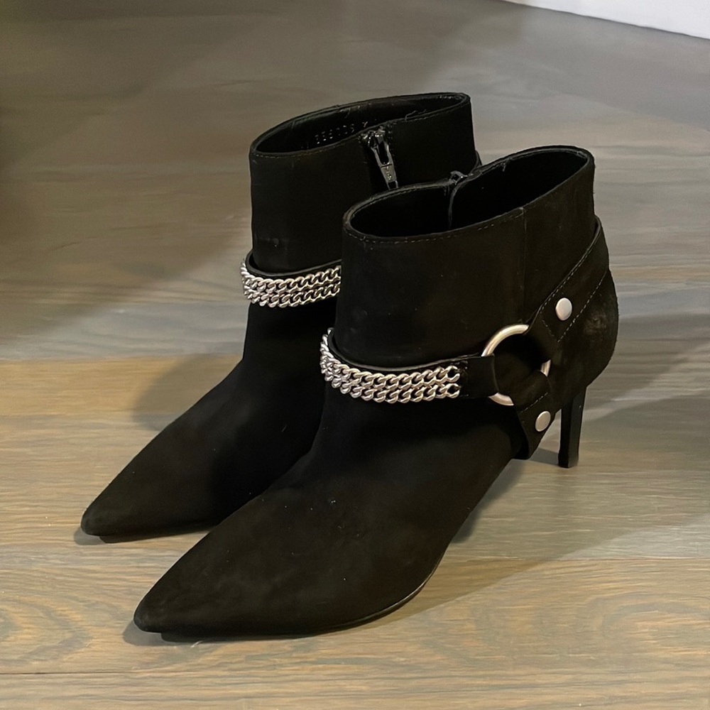 Yves Saint Laurent booties in size 37